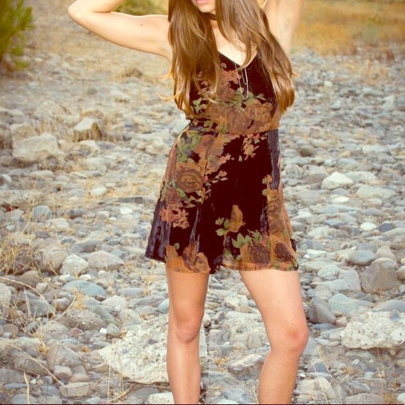 Line & Dot Romper - Picture 2 of 2